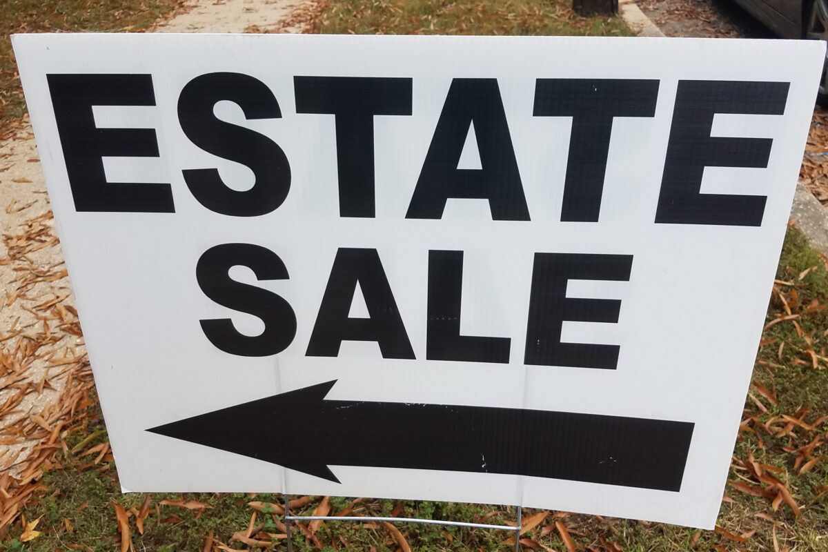 Sign that read "Estate sale"