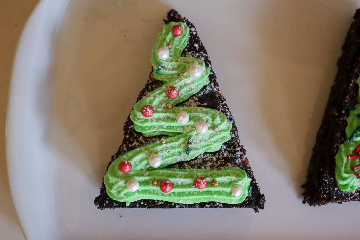 Brownie decorated to look like a Christmas tree