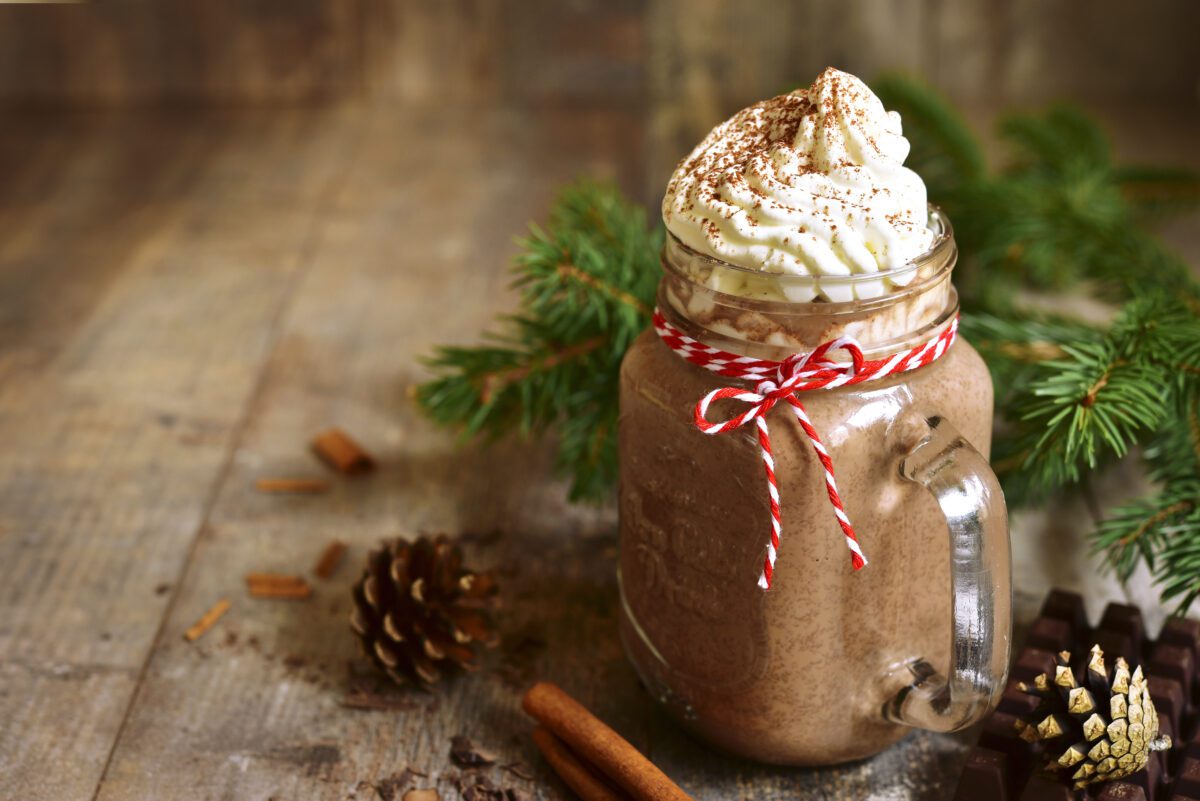 hot cocoa in a mason jar with a handle